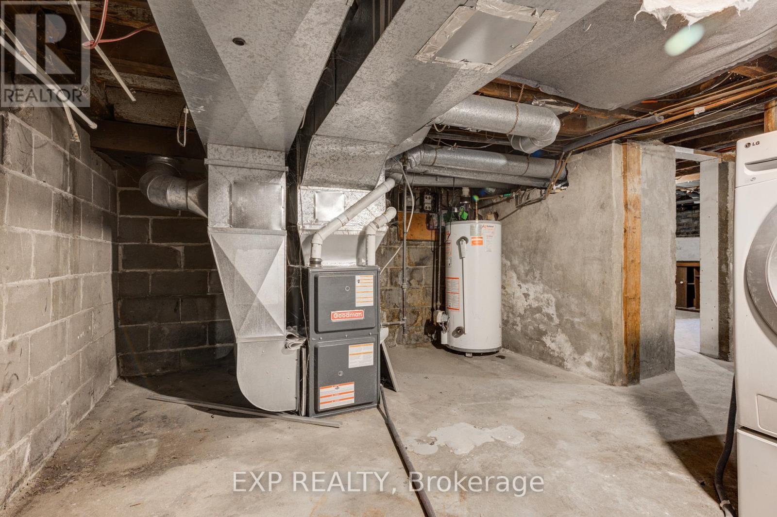 524 SIMCOE STREET