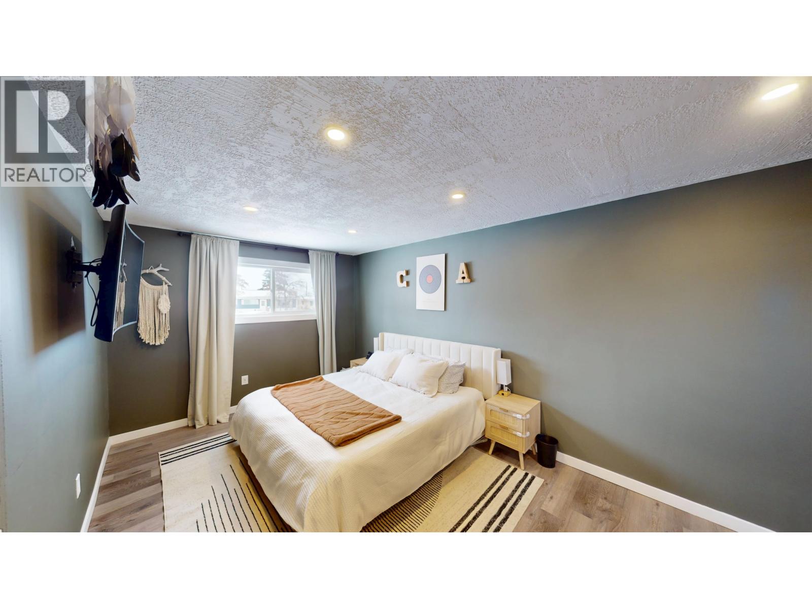 9811 112 AVENUE - 15