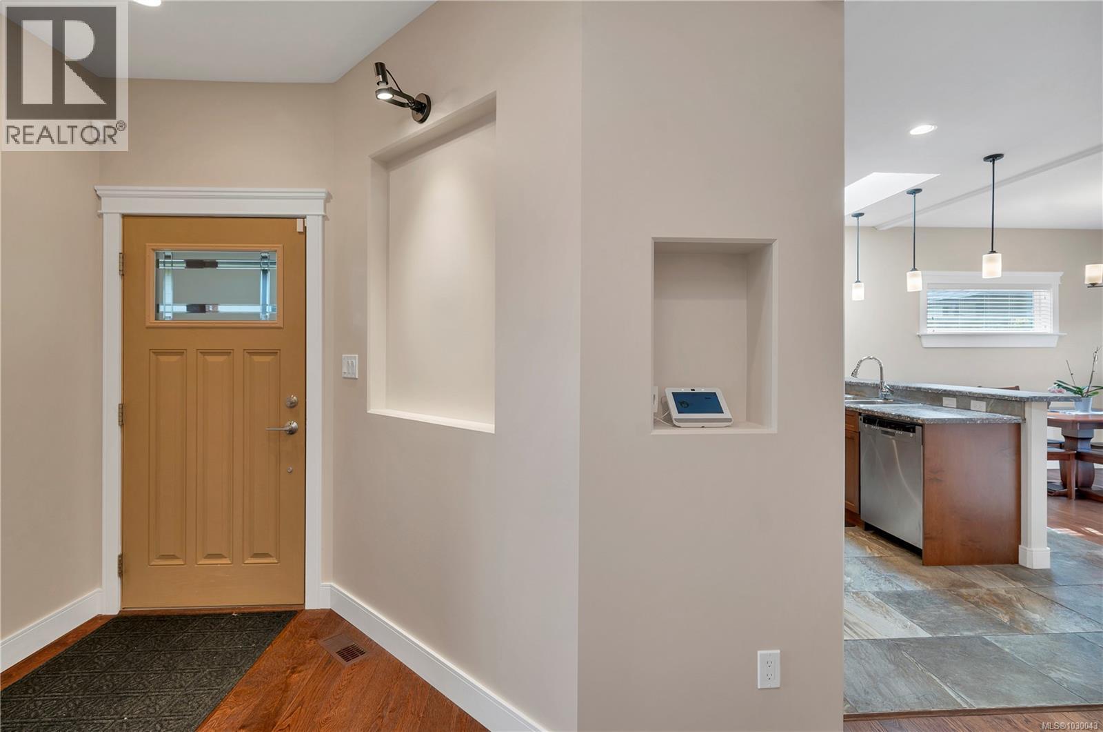 542 PARK FOREST DR - Image 2