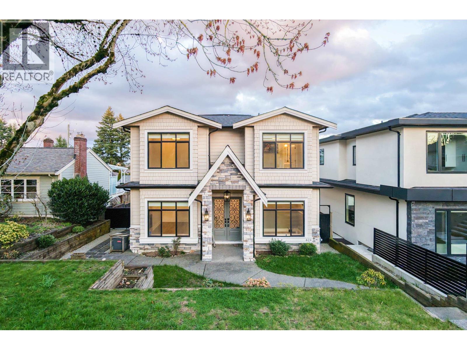 824 CHESTNUT Street - main photo