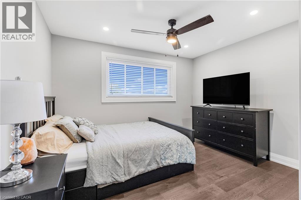94 DORCHESTER Drive - 23