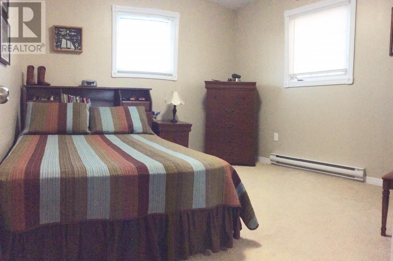15 Cox Avenue - 16