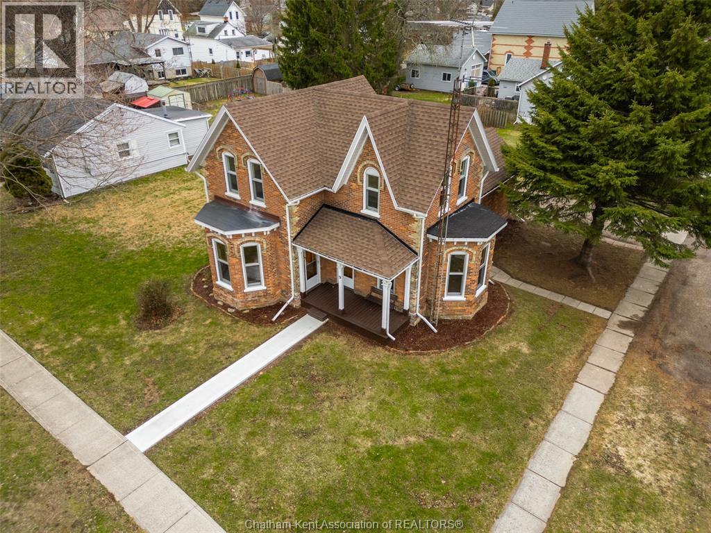 9 Harold STREET South — photo 33