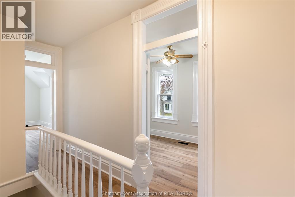9 Harold STREET South — photo 25