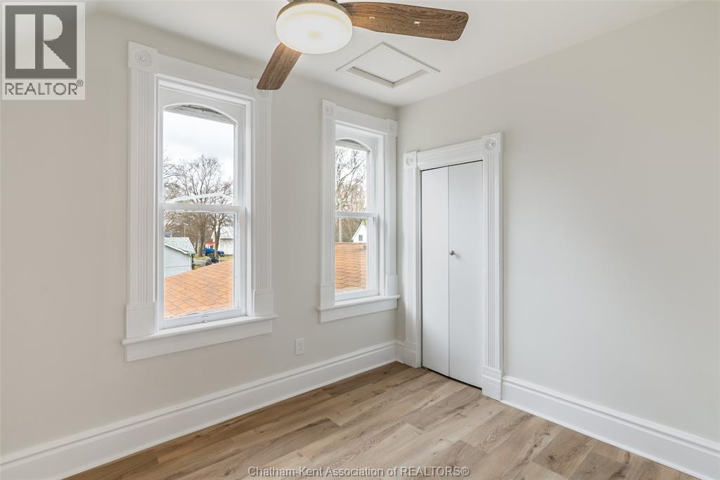 9 Harold STREET South — photo 30