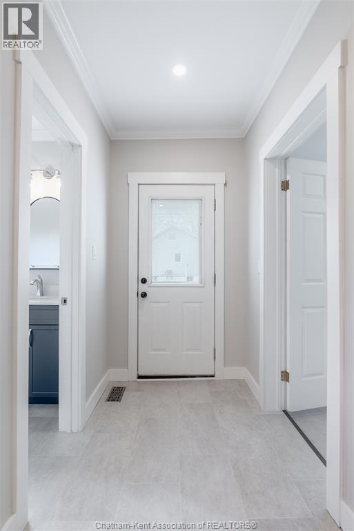 9 Harold STREET South — photo 22