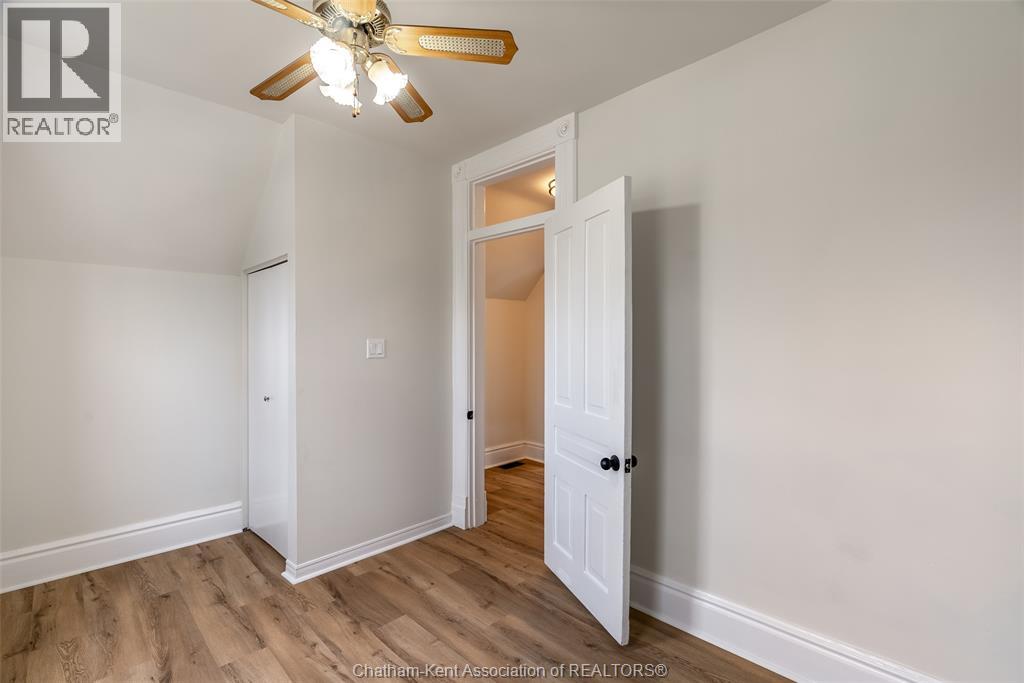 9 Harold STREET South — photo 29