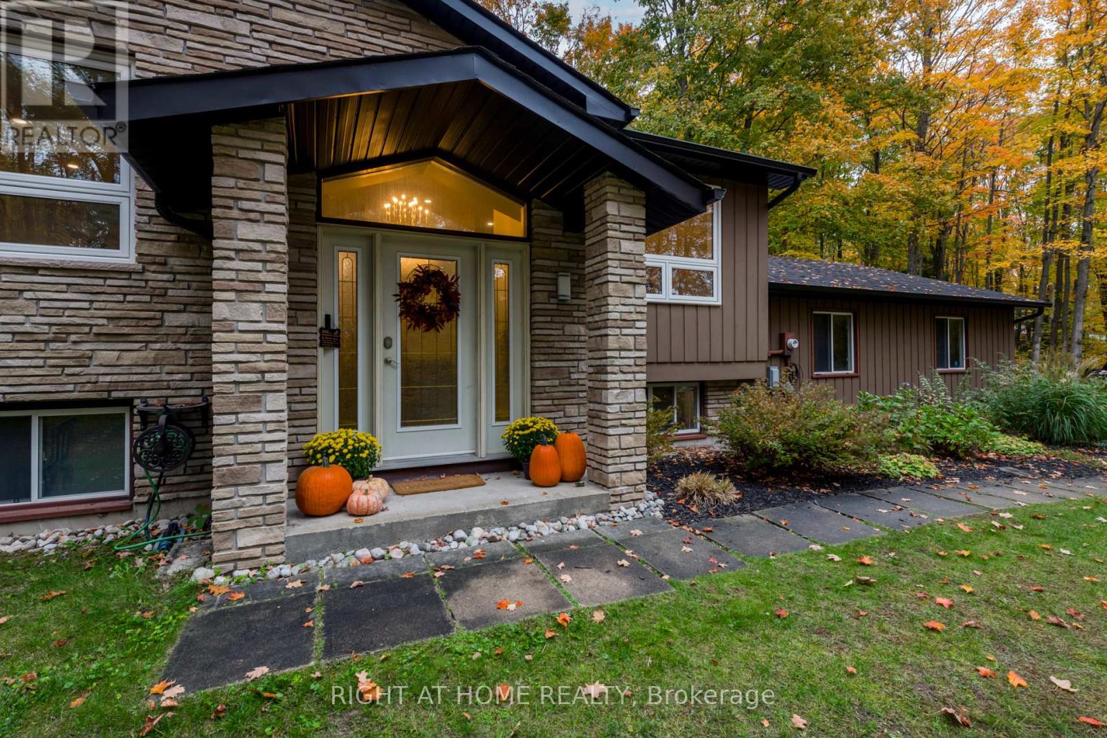 11 WOODLAND CRESCENT - 3