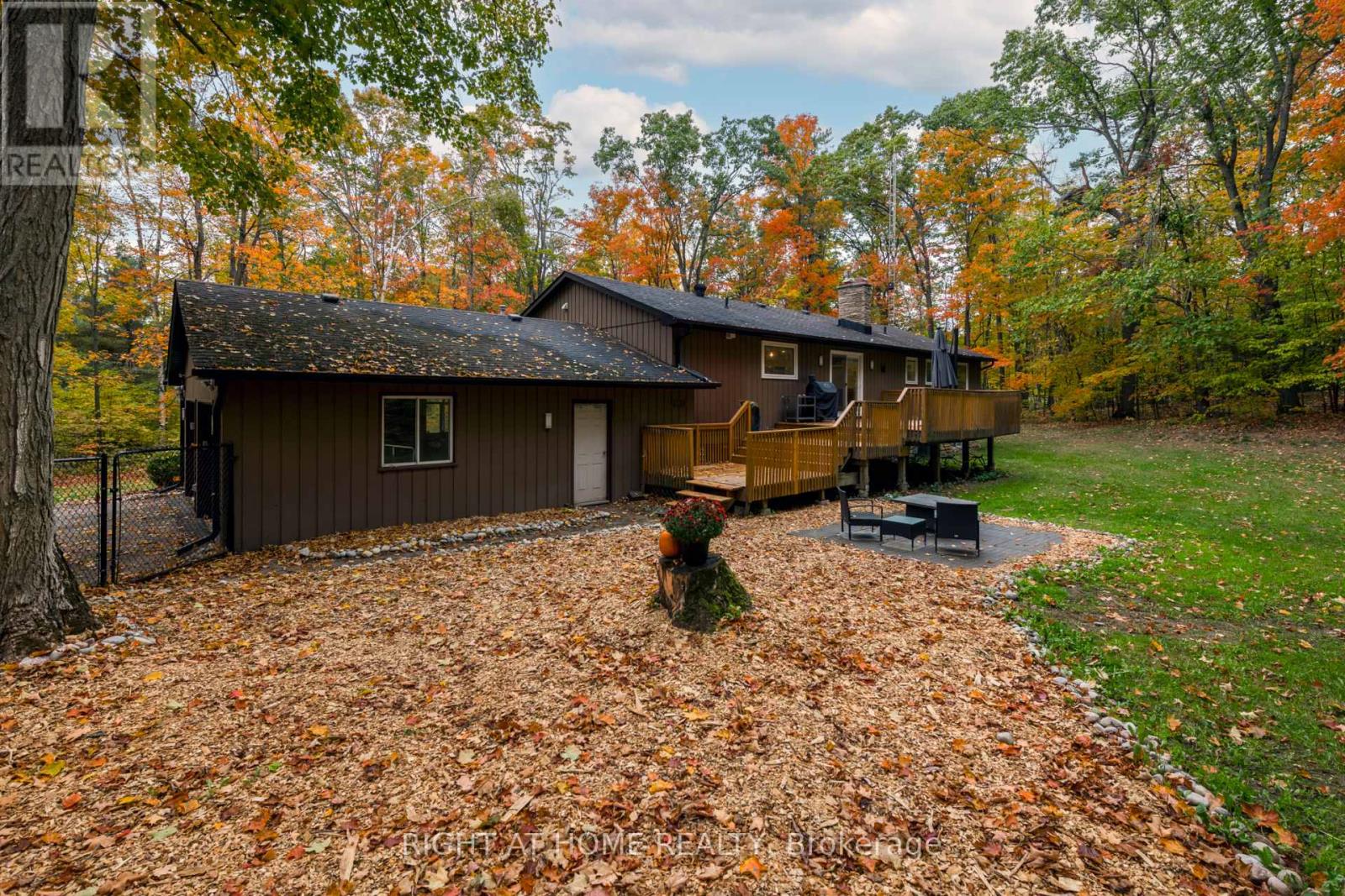 11 WOODLAND CRESCENT - 40