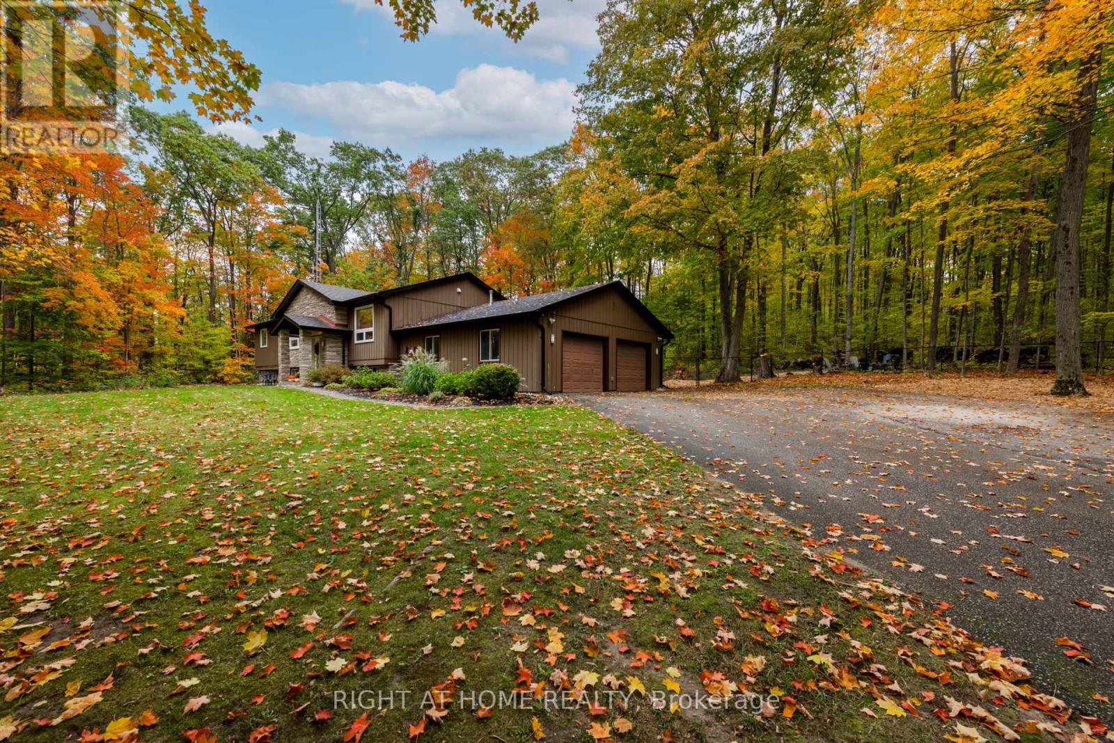 11 WOODLAND CRESCENT - 41