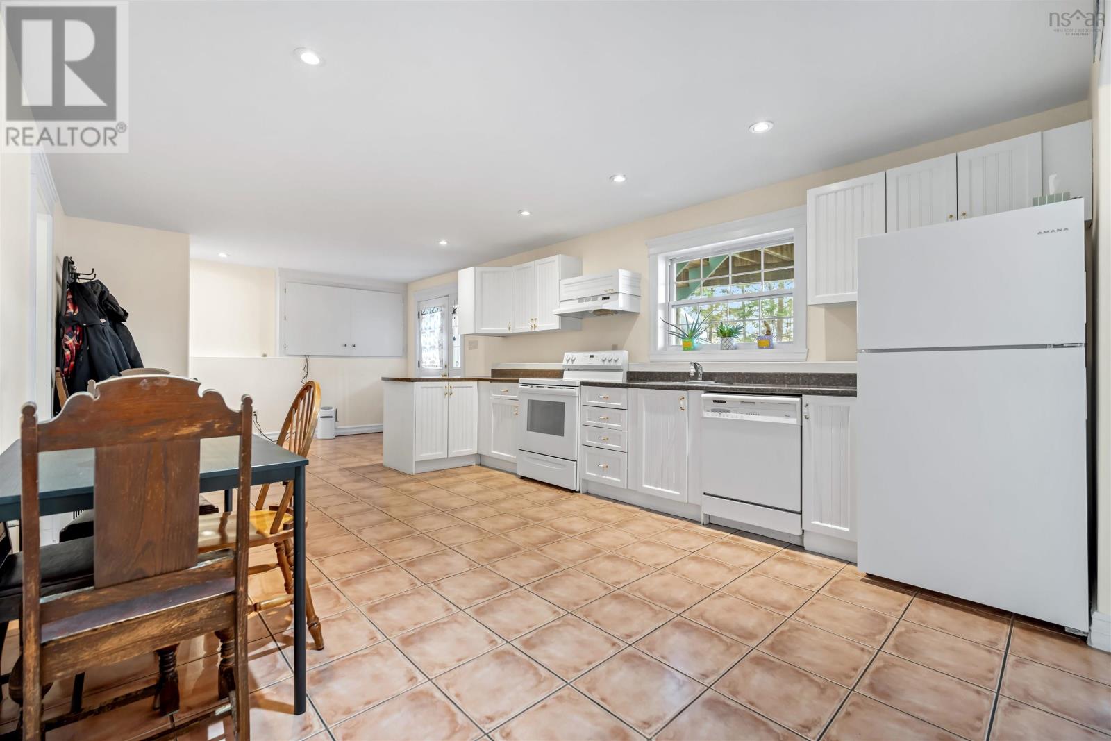 Property 22 of 49 of 4038 Highway 2