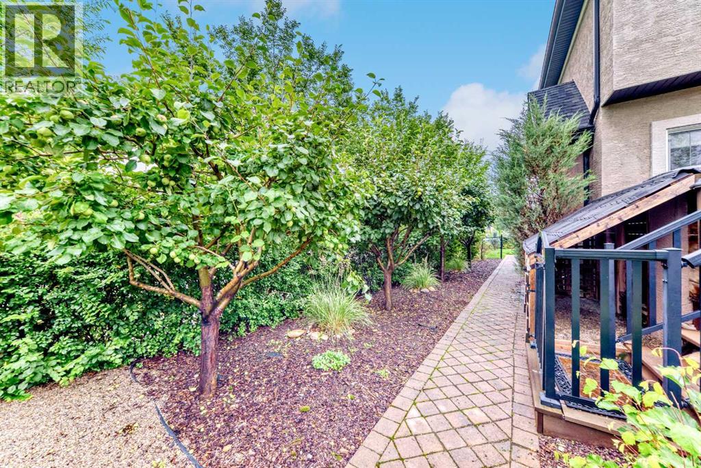 Single Family House for Sale in  Tuscany Estates Crescent NW Tuscany Calgary 