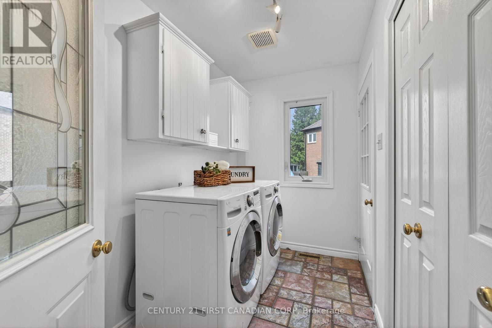 8 CLAIRE COURT Property Photo