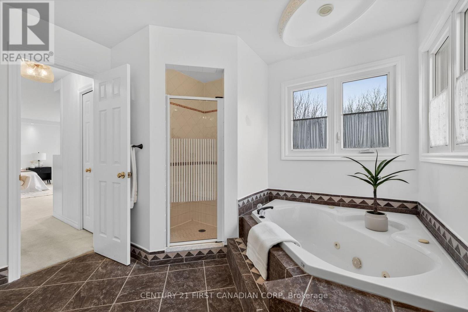 8 CLAIRE COURT Property Photo