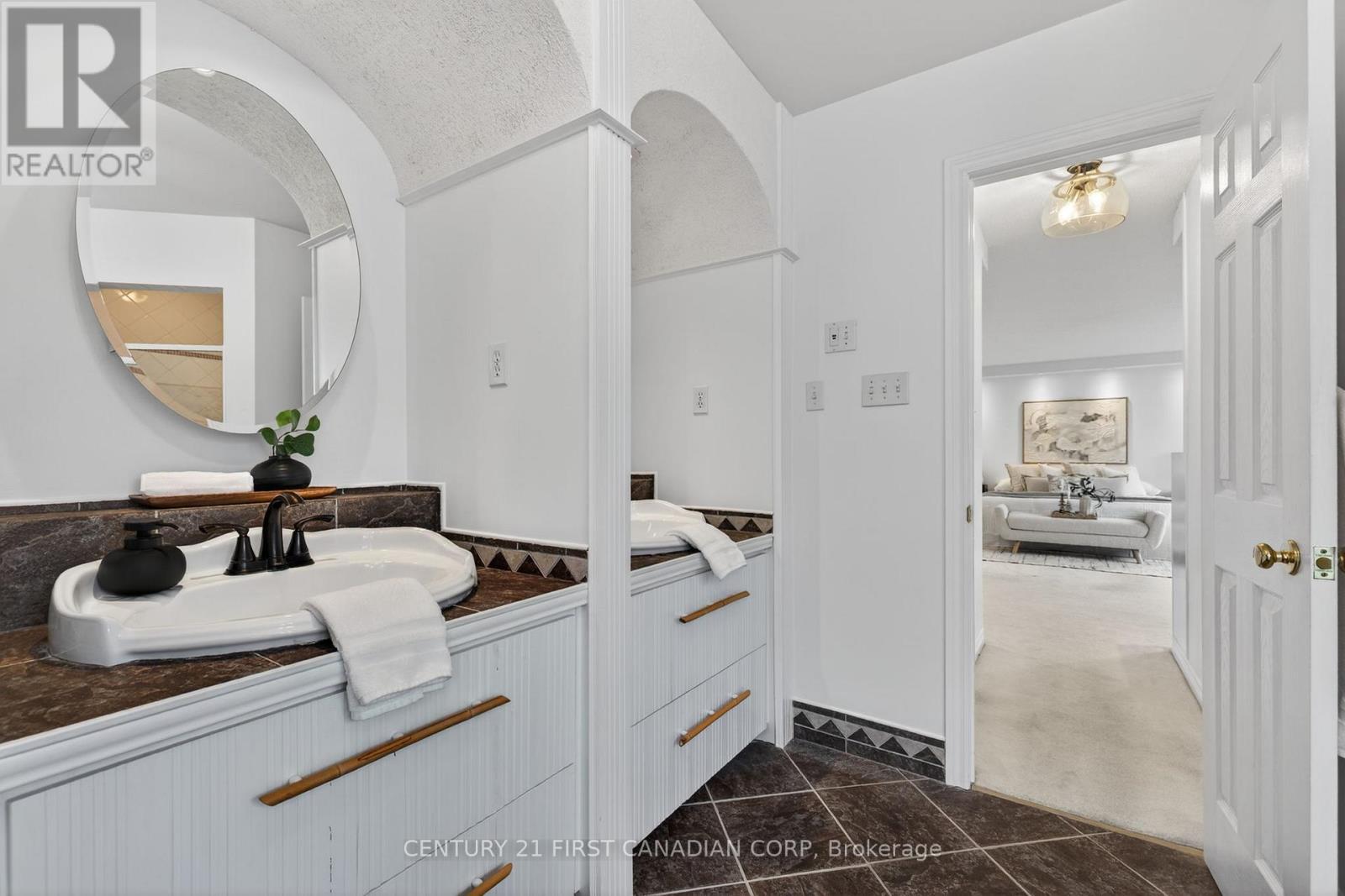 8 CLAIRE COURT Property Photo