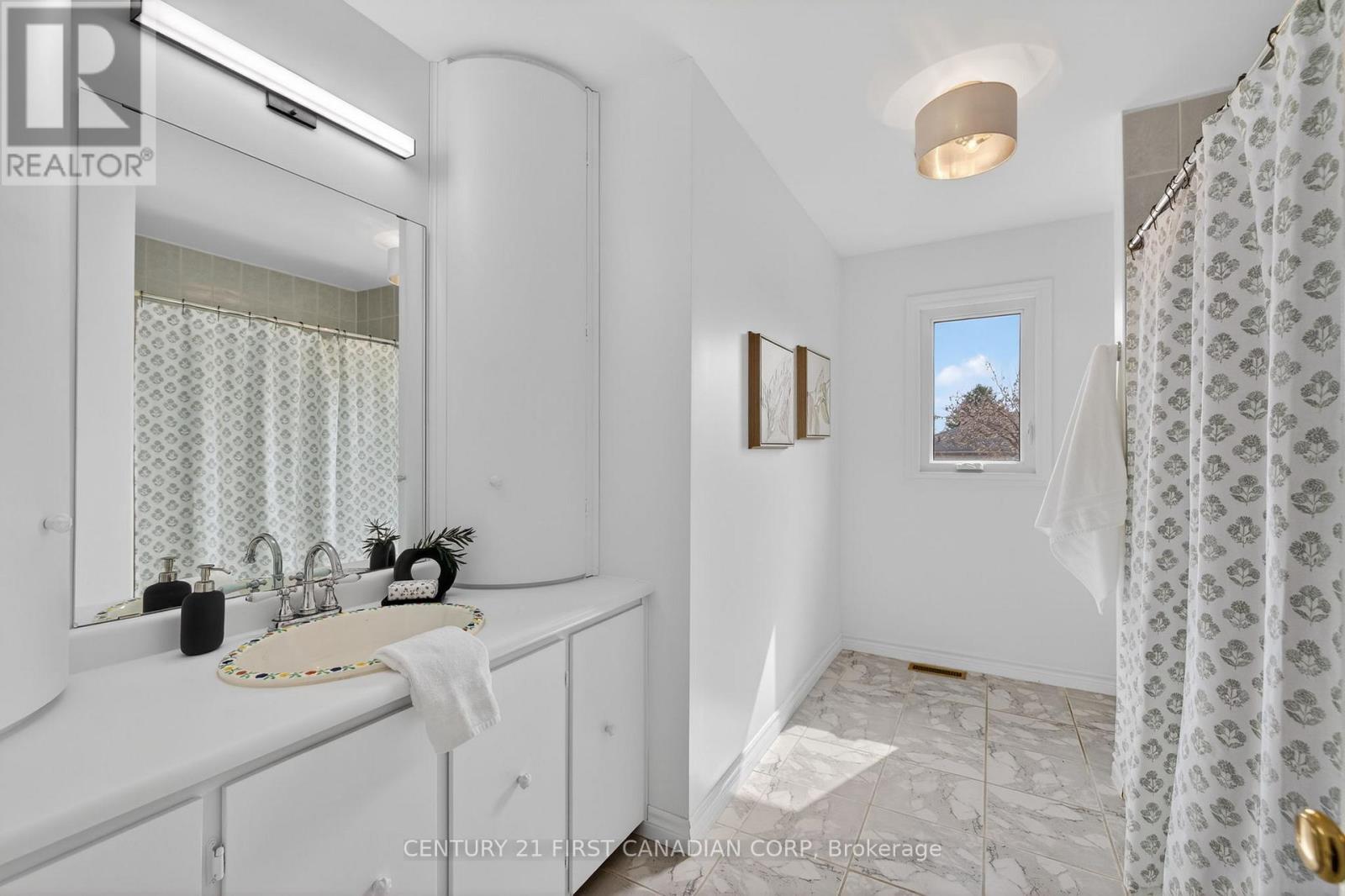 8 CLAIRE COURT Property Photo