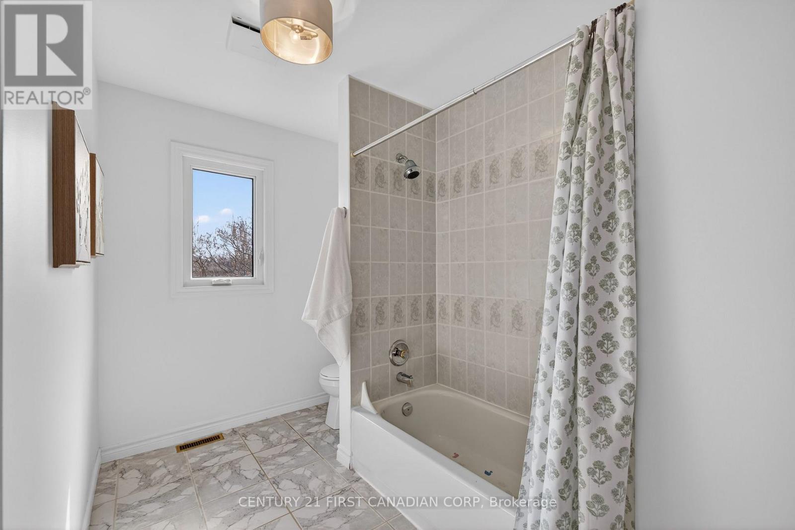 8 CLAIRE COURT Property Photo