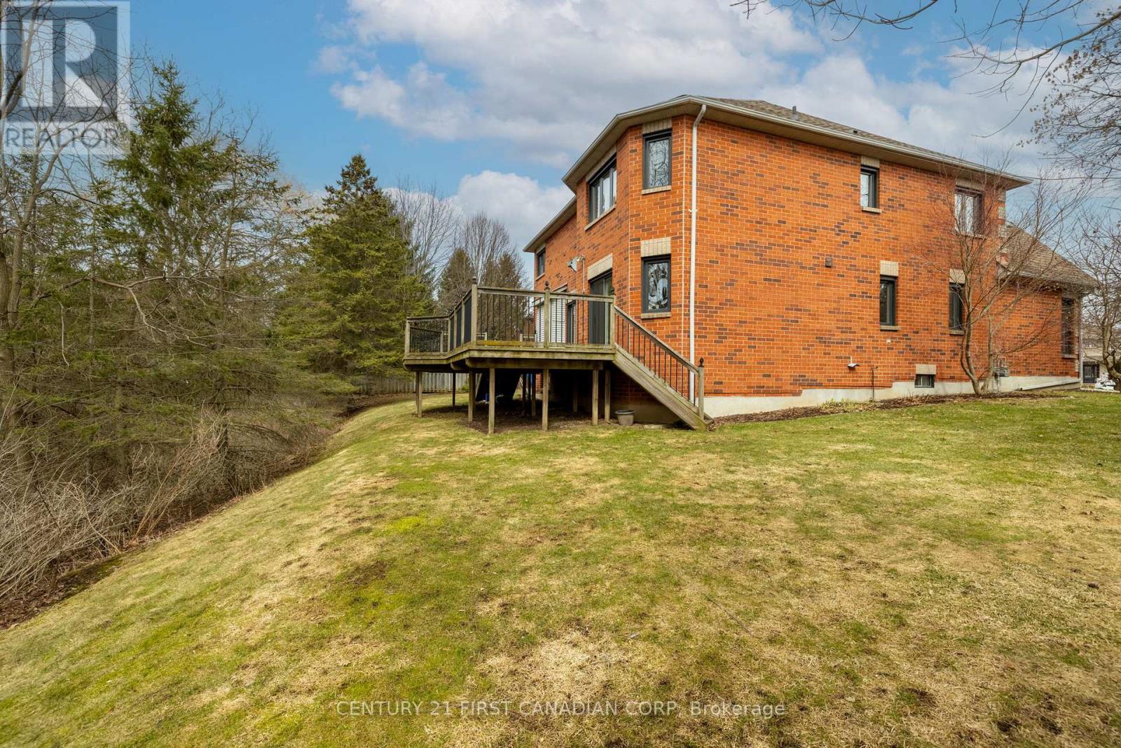 8 CLAIRE COURT Property Photo