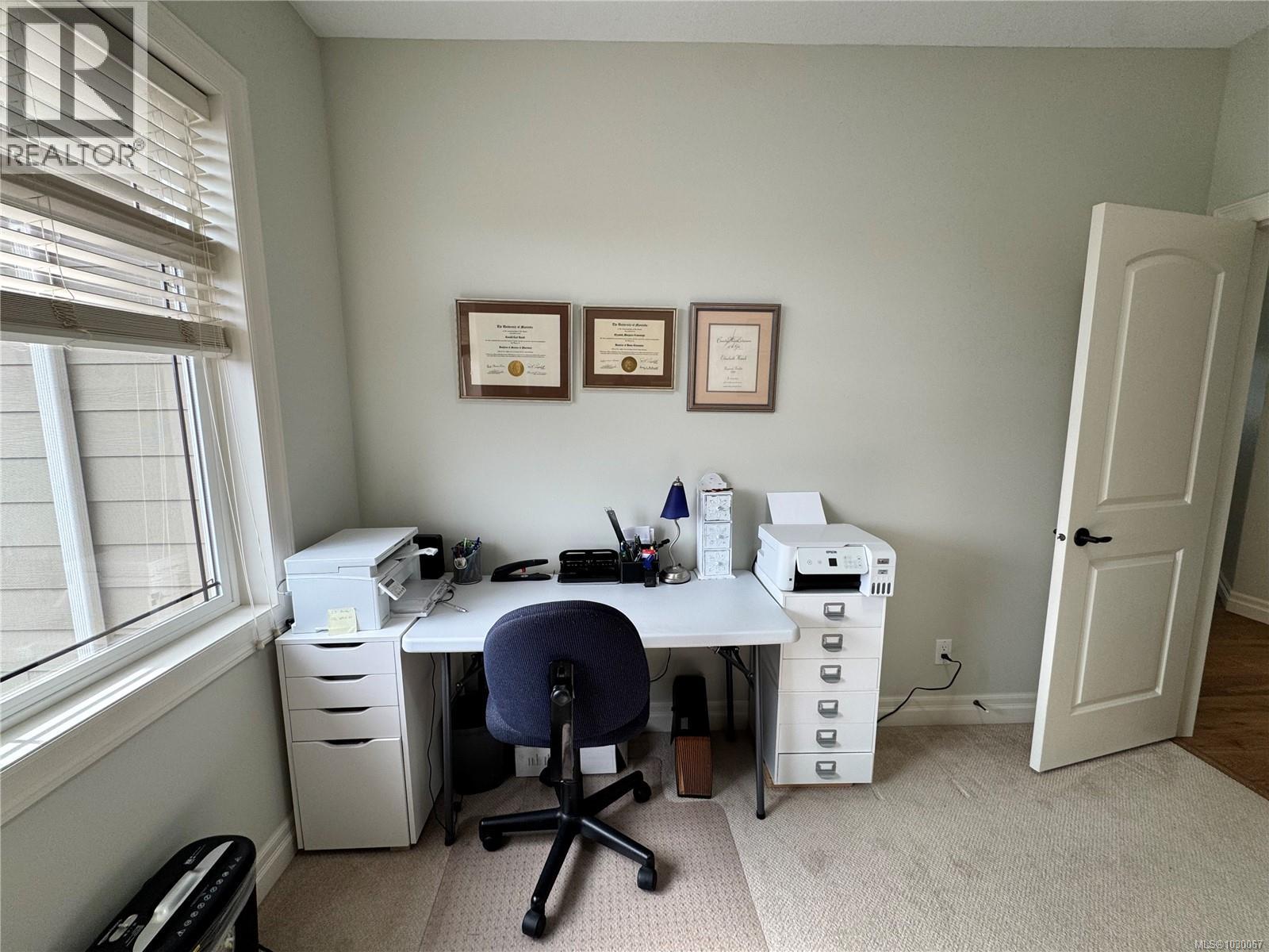 236 VIRGINIA DR - 18