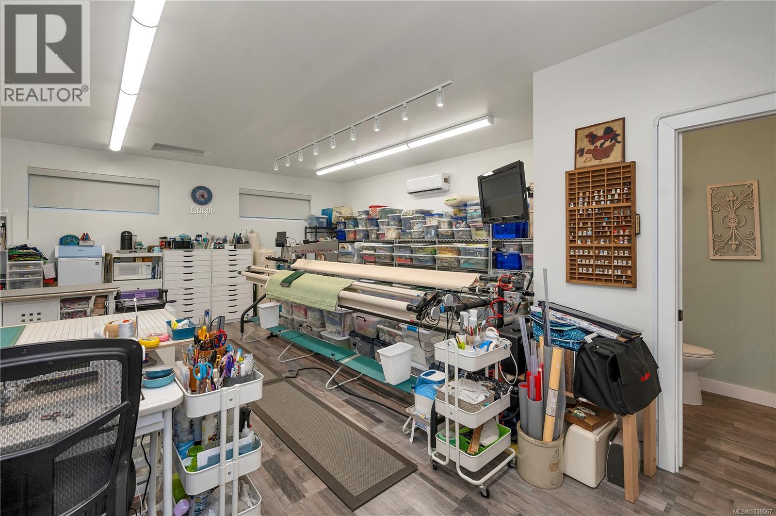 236 VIRGINIA DR - 32