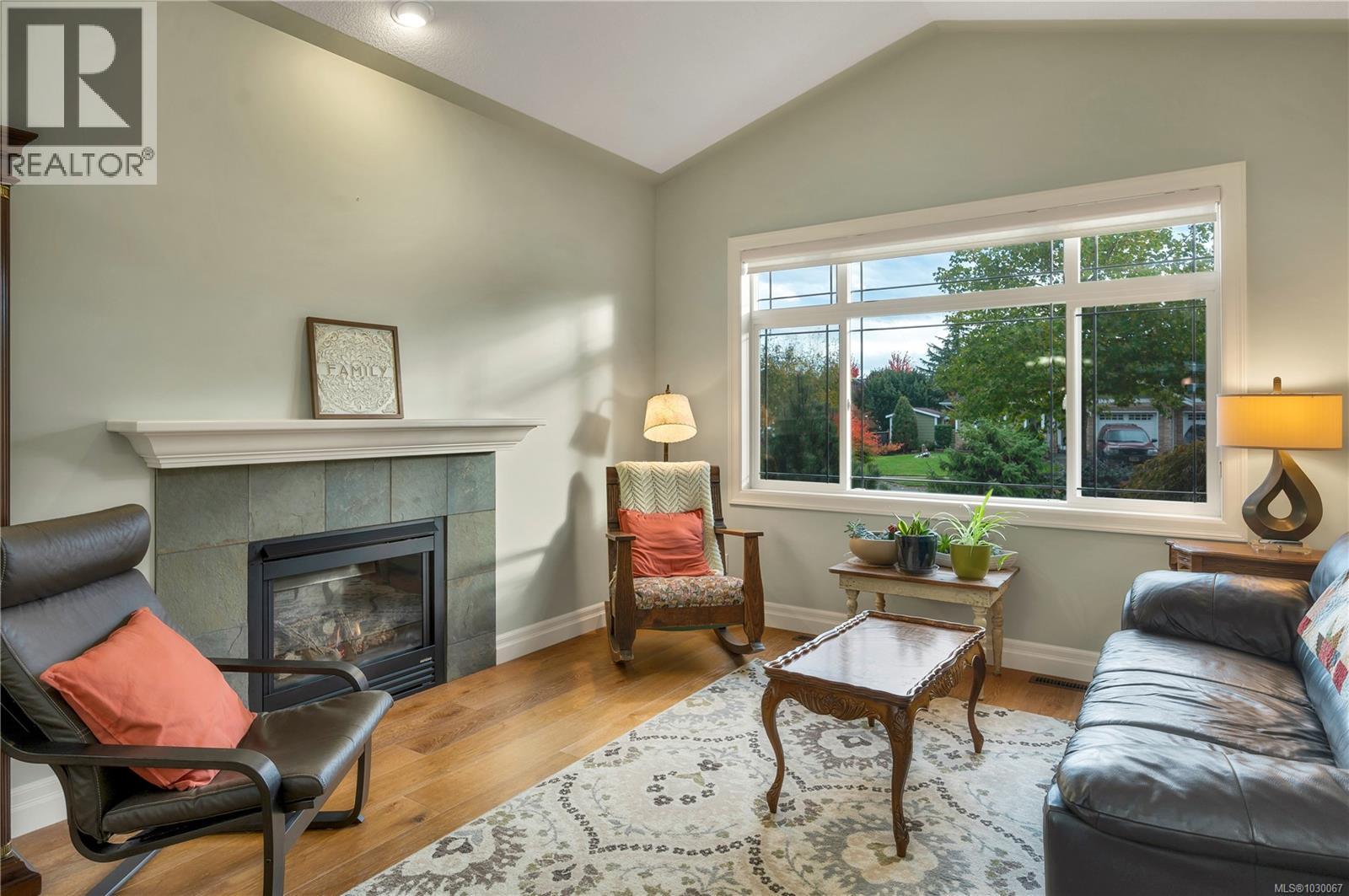 236 VIRGINIA DR - 11