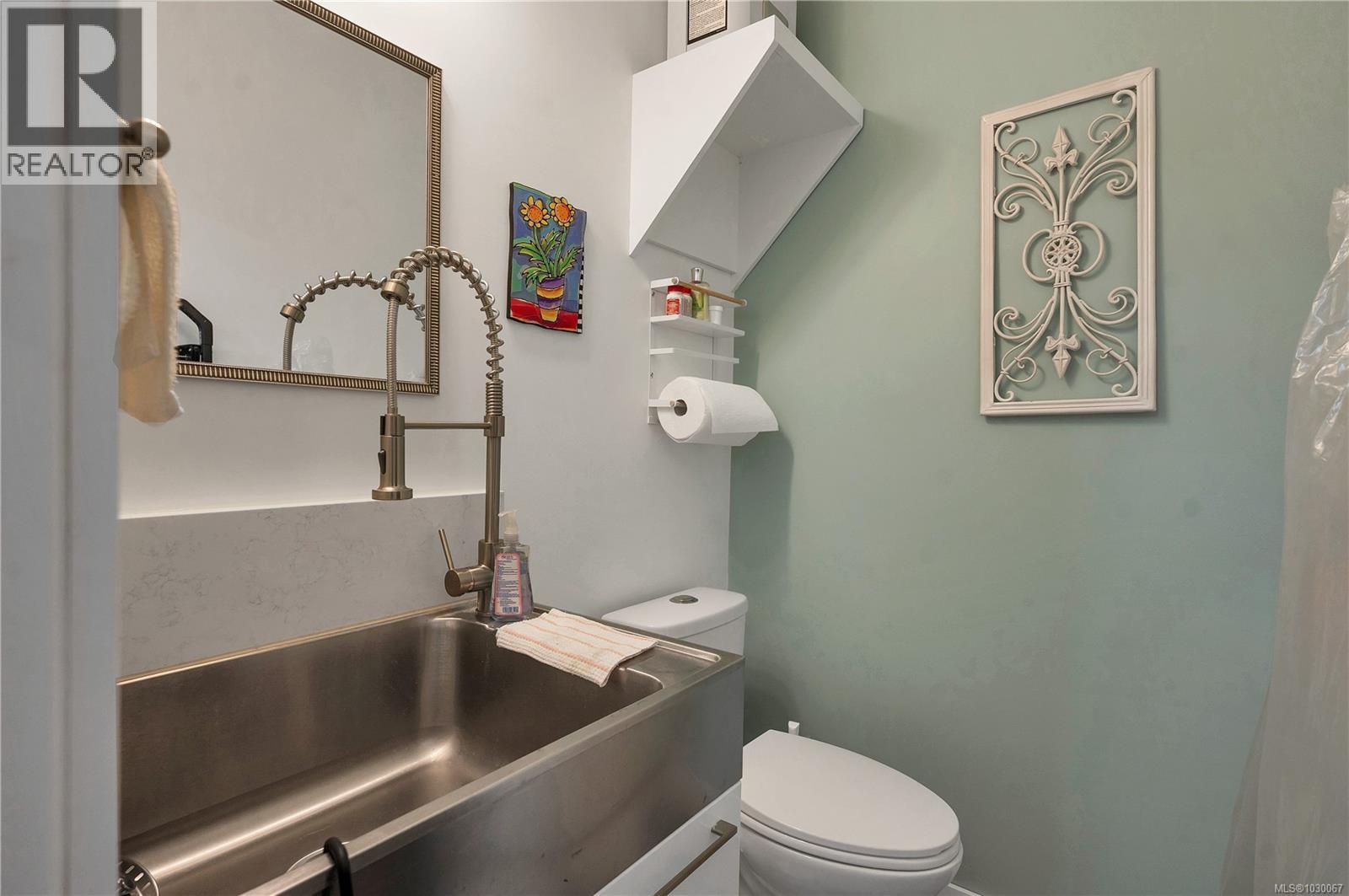 236 VIRGINIA DR - 34