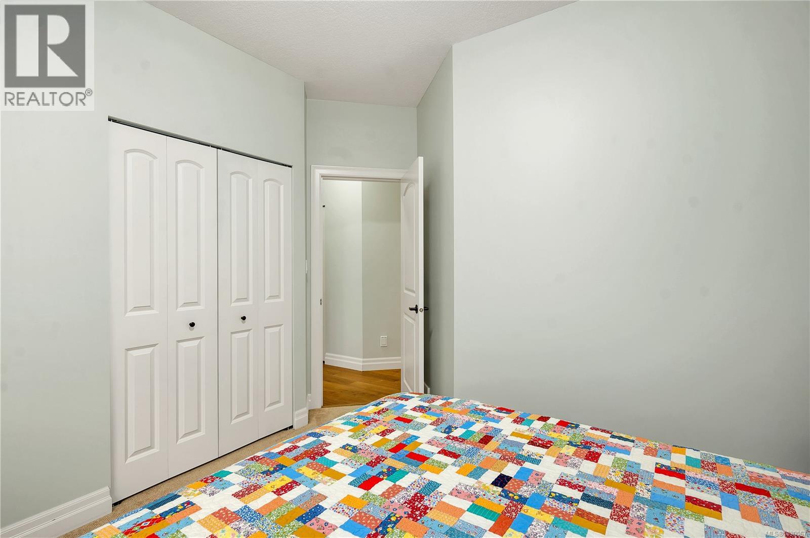 236 VIRGINIA DR - 22