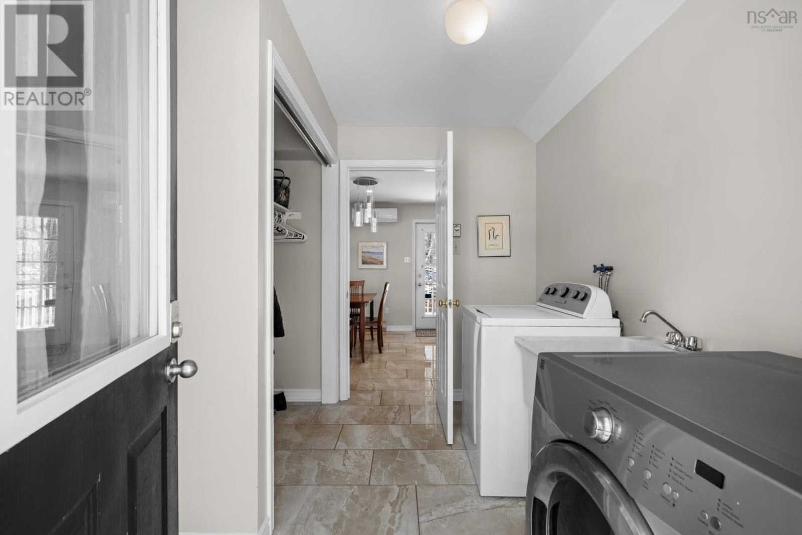 Property 24 of 49 of 2 Mount Royal Court