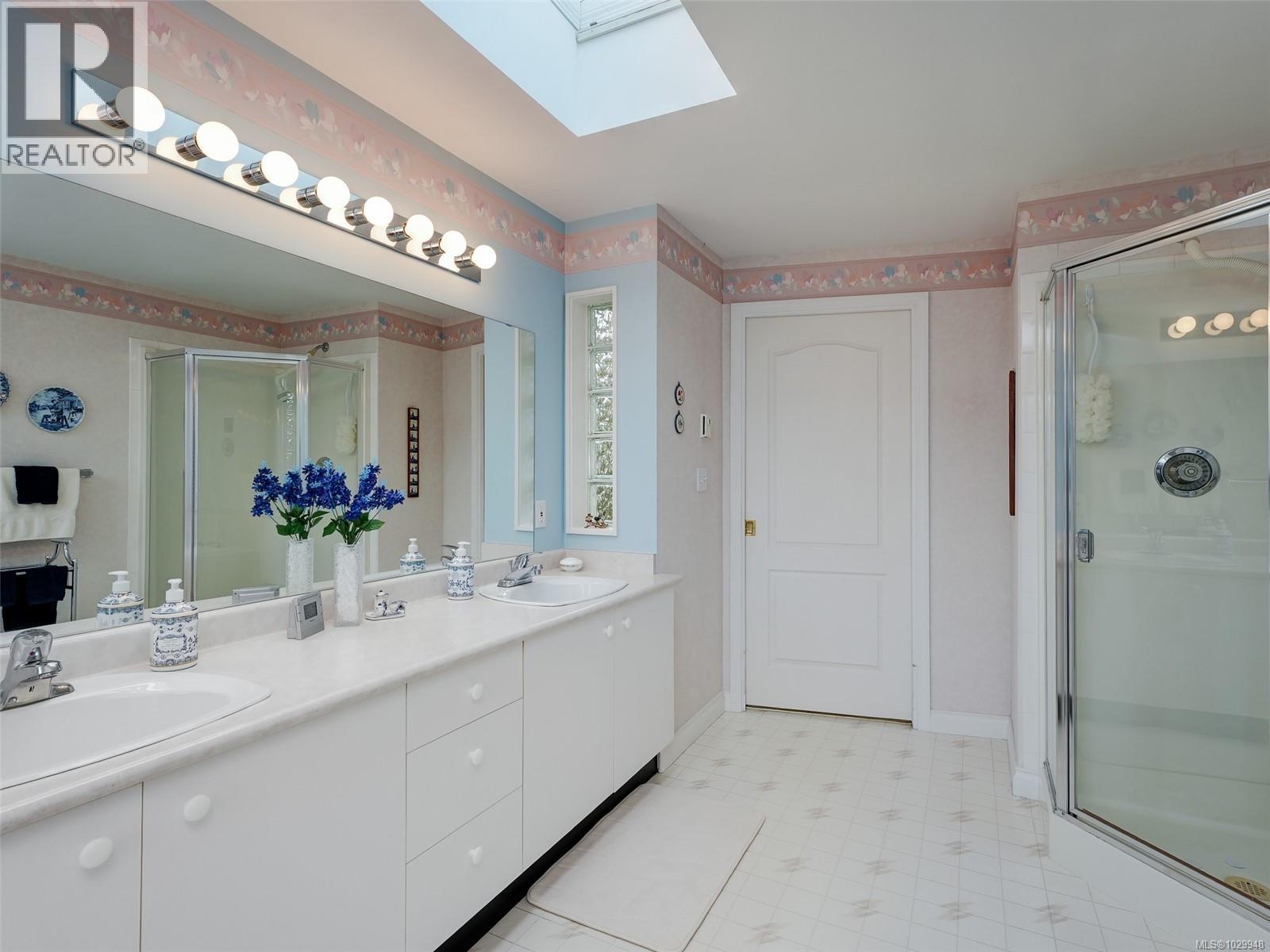 #19 4360 EMILY CARR DR - 15