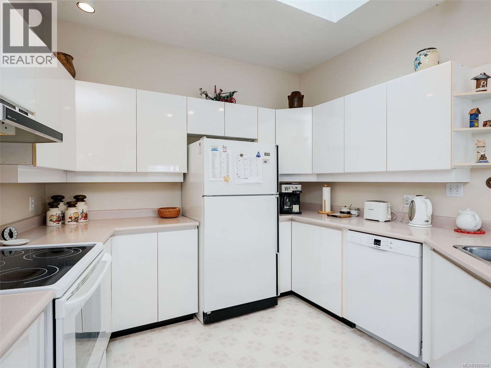 #19 4360 EMILY CARR DR - 18