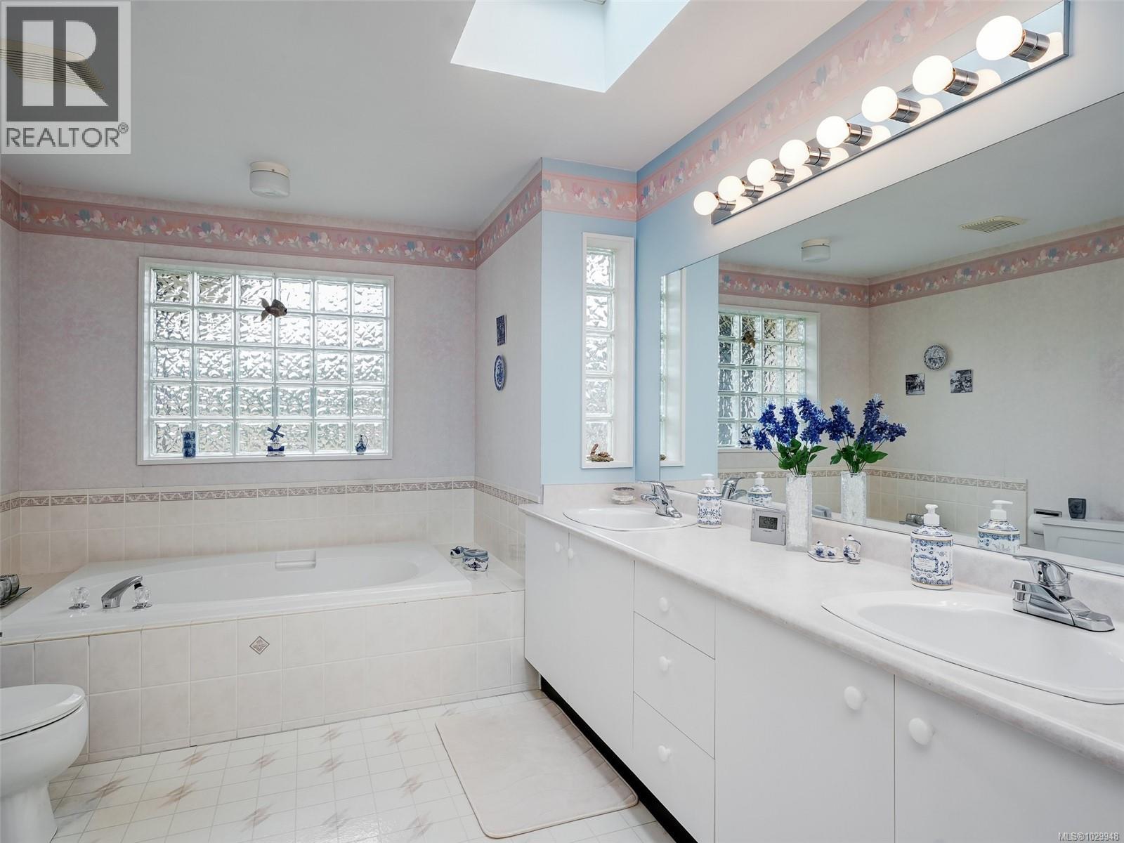 #19 4360 EMILY CARR DR - 7