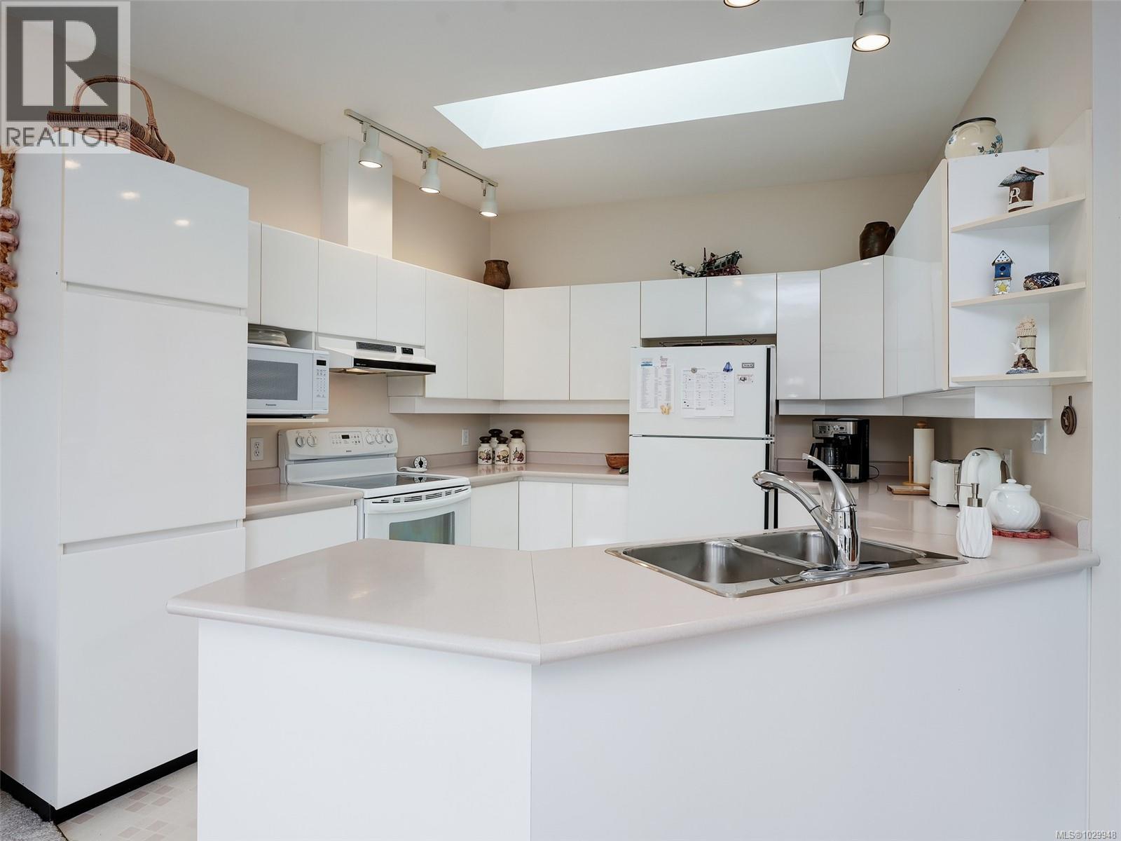 #19 4360 EMILY CARR DR - 8