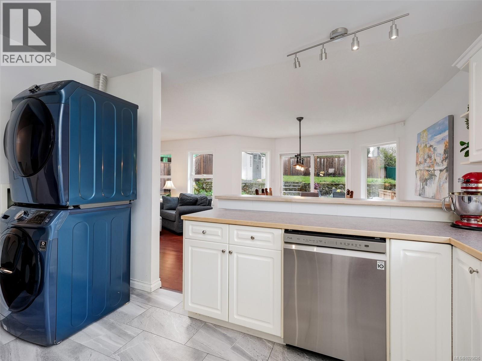 2727 GROSVENOR RD - 10