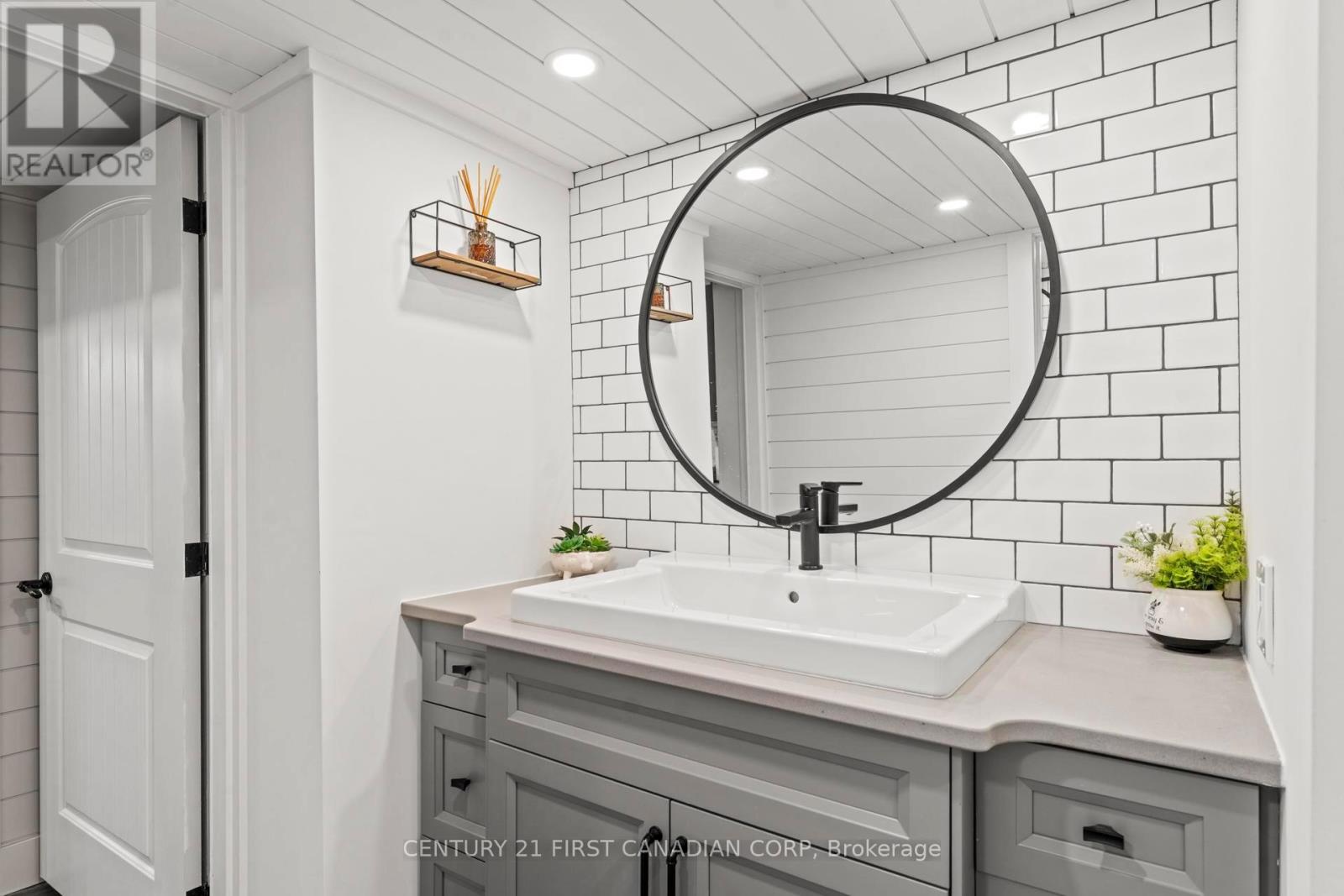 96 TUYLL STREET Property Photo