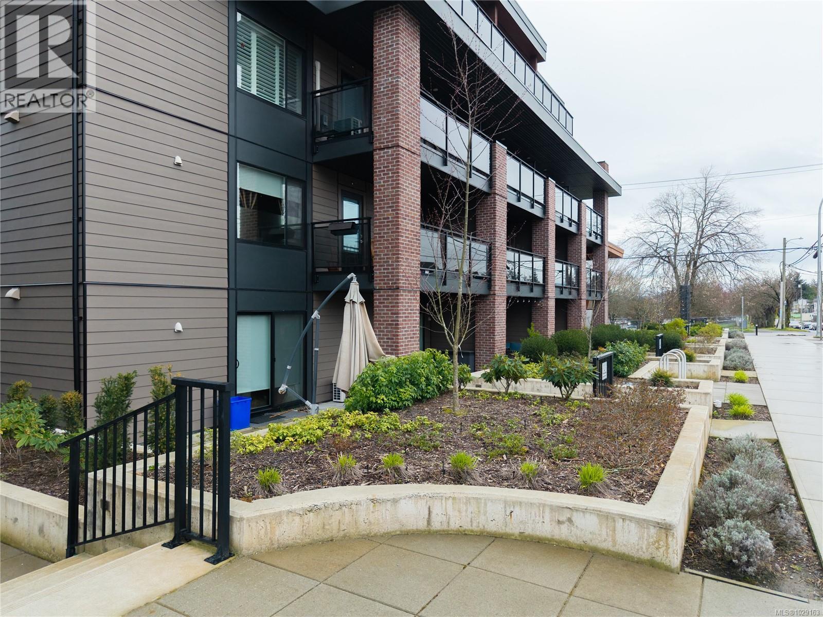 #103 147 HALIBURTON ST - 24