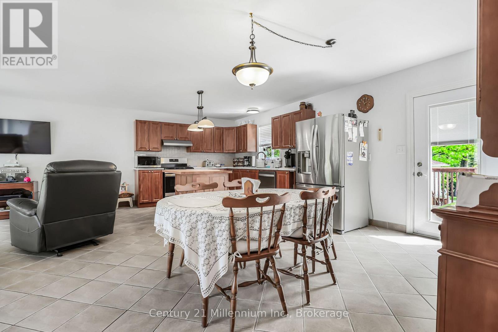 31 HEMLOCK ROAD - 31