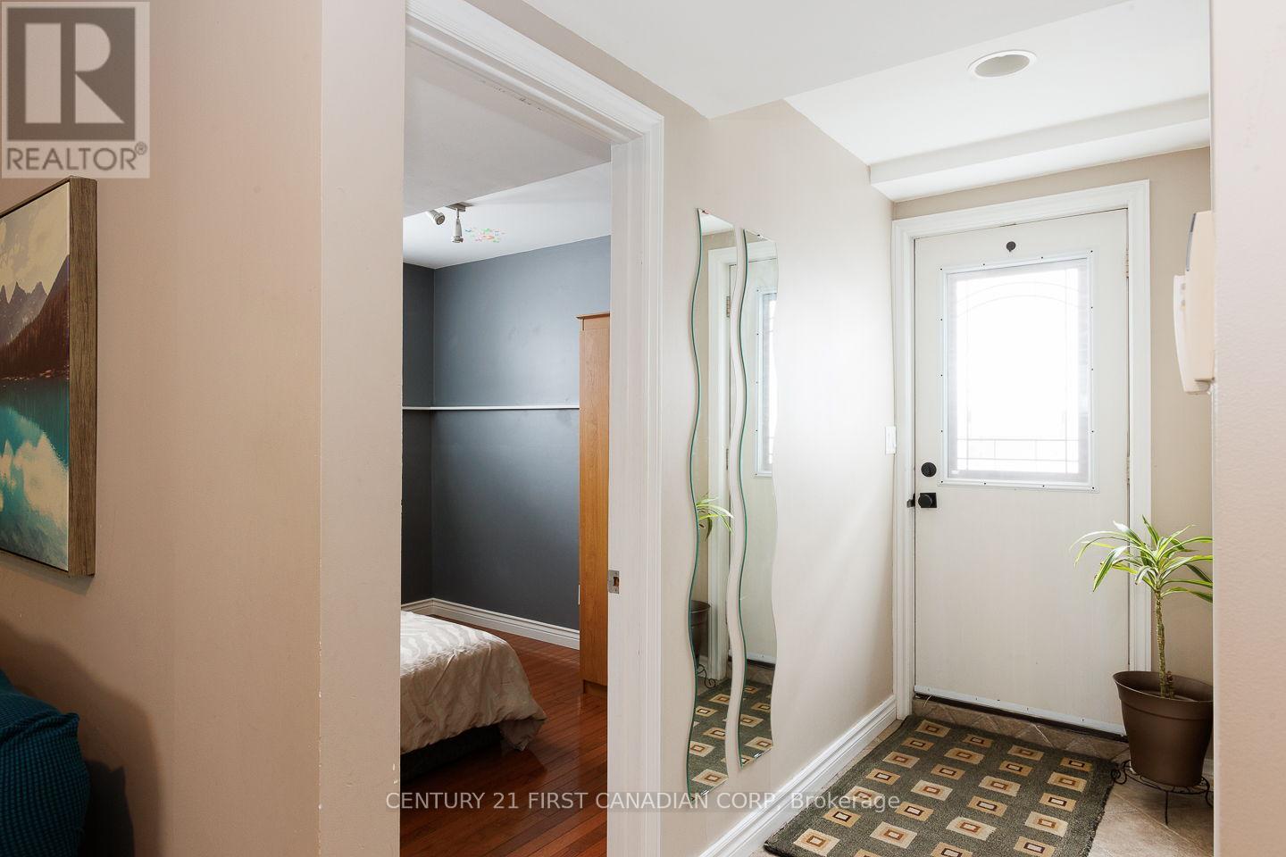 118 ROSAMOND CRESCENT Property Photo