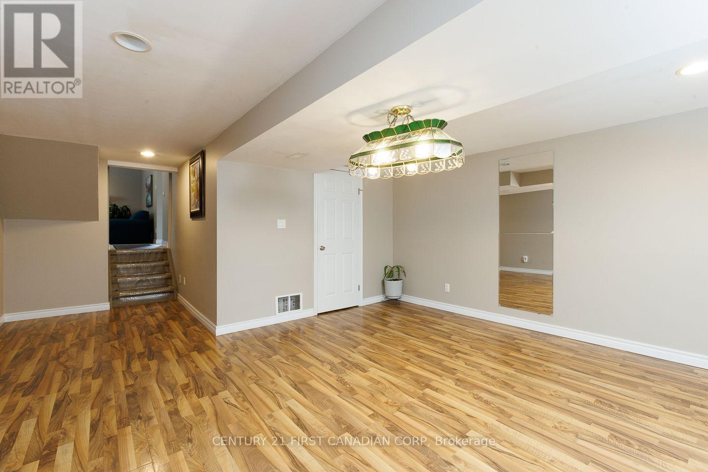 118 ROSAMOND CRESCENT Property Photo