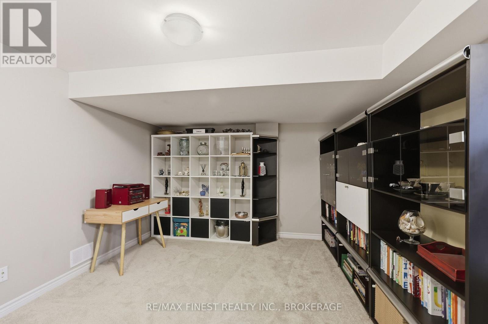 1685 TENLEY DRIVE — photo 37