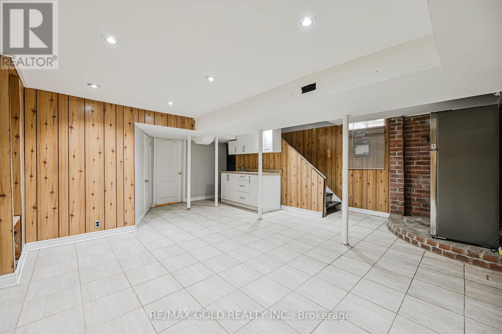 7755 PRIORY CRESCENT - 38