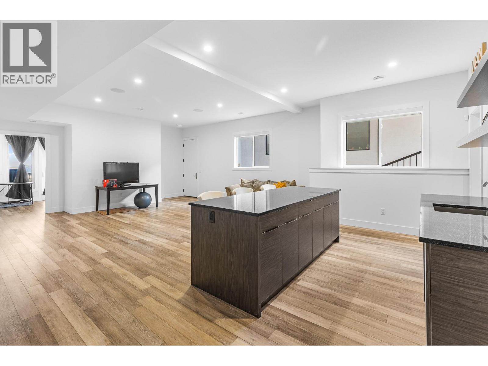 1068 Clarance Avenue, Kelowna