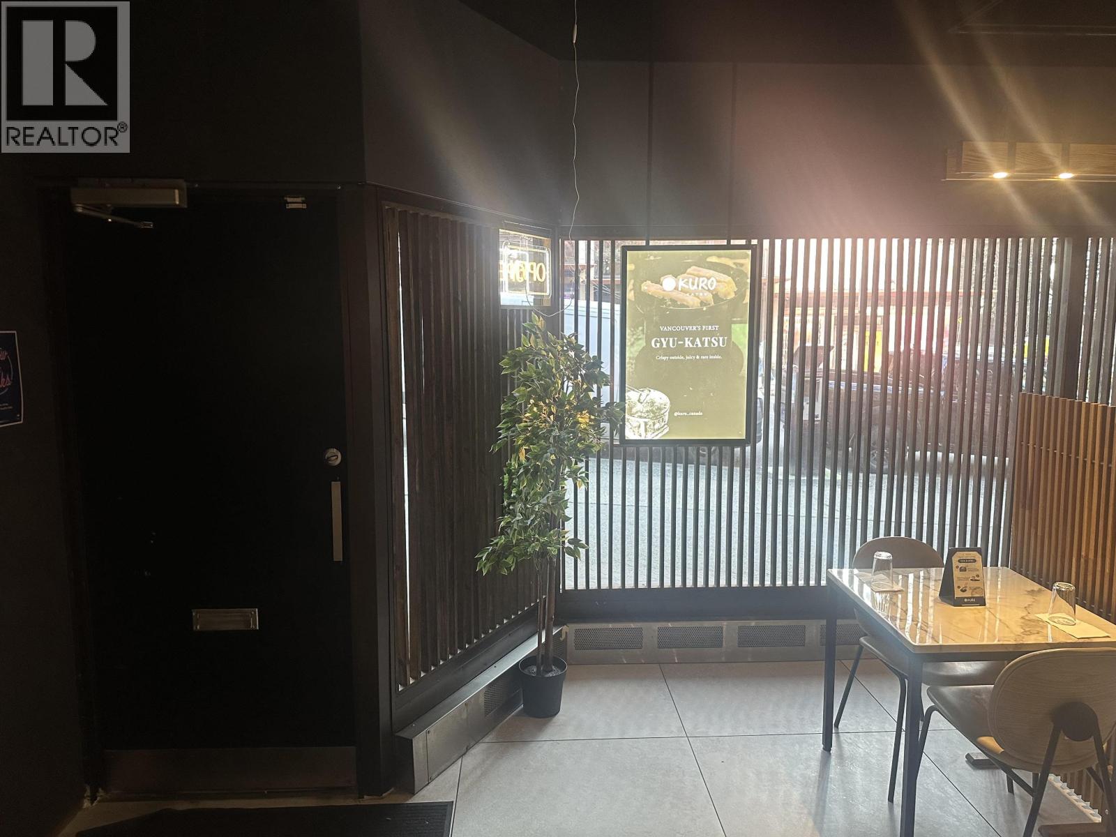 1471 ROBSON STREET — photo 2
