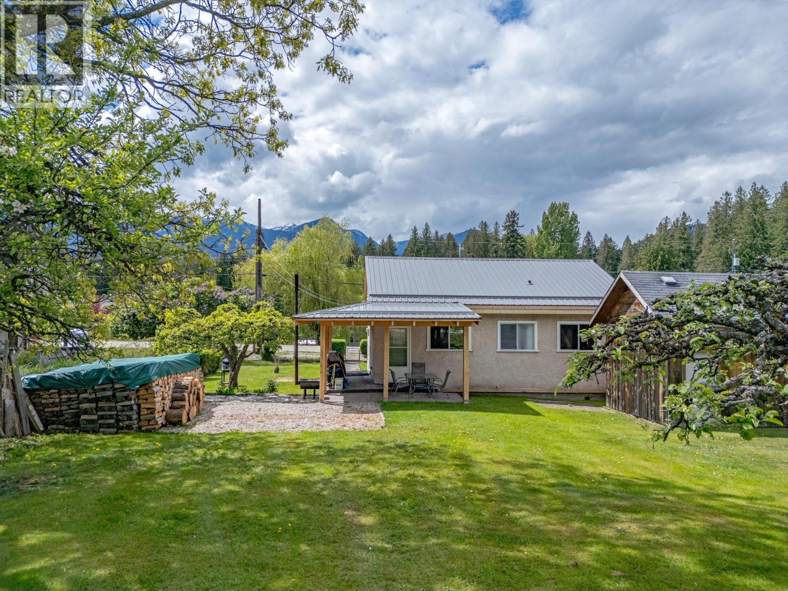  1610 EASTMAN Avenue, Riondel