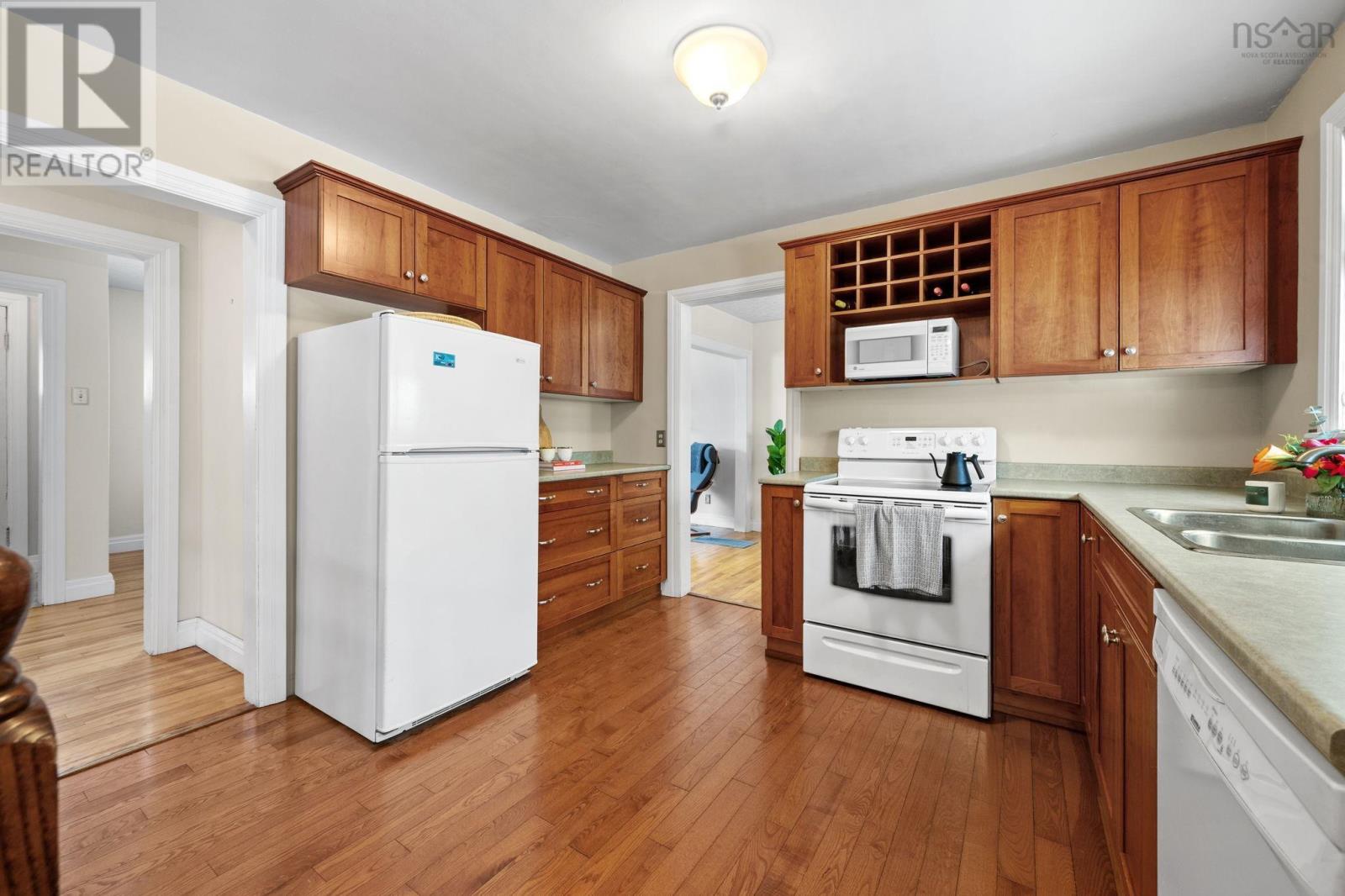 Property 23 of 36 of 197 PLEASANT Street