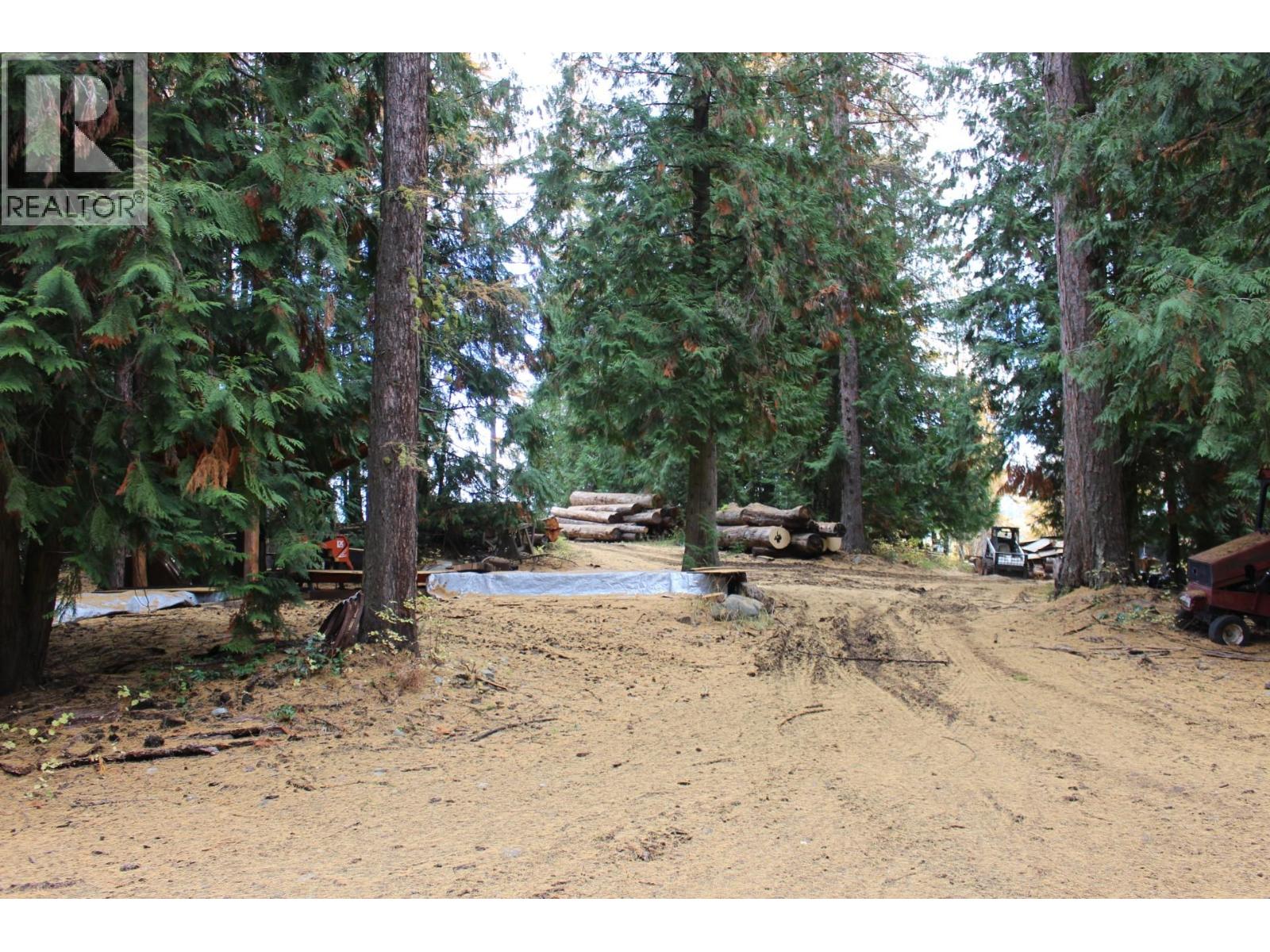  2640 3B Highway, Rossland