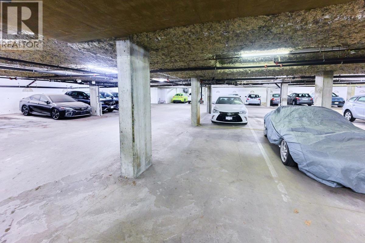 313 855 W 16TH STREET