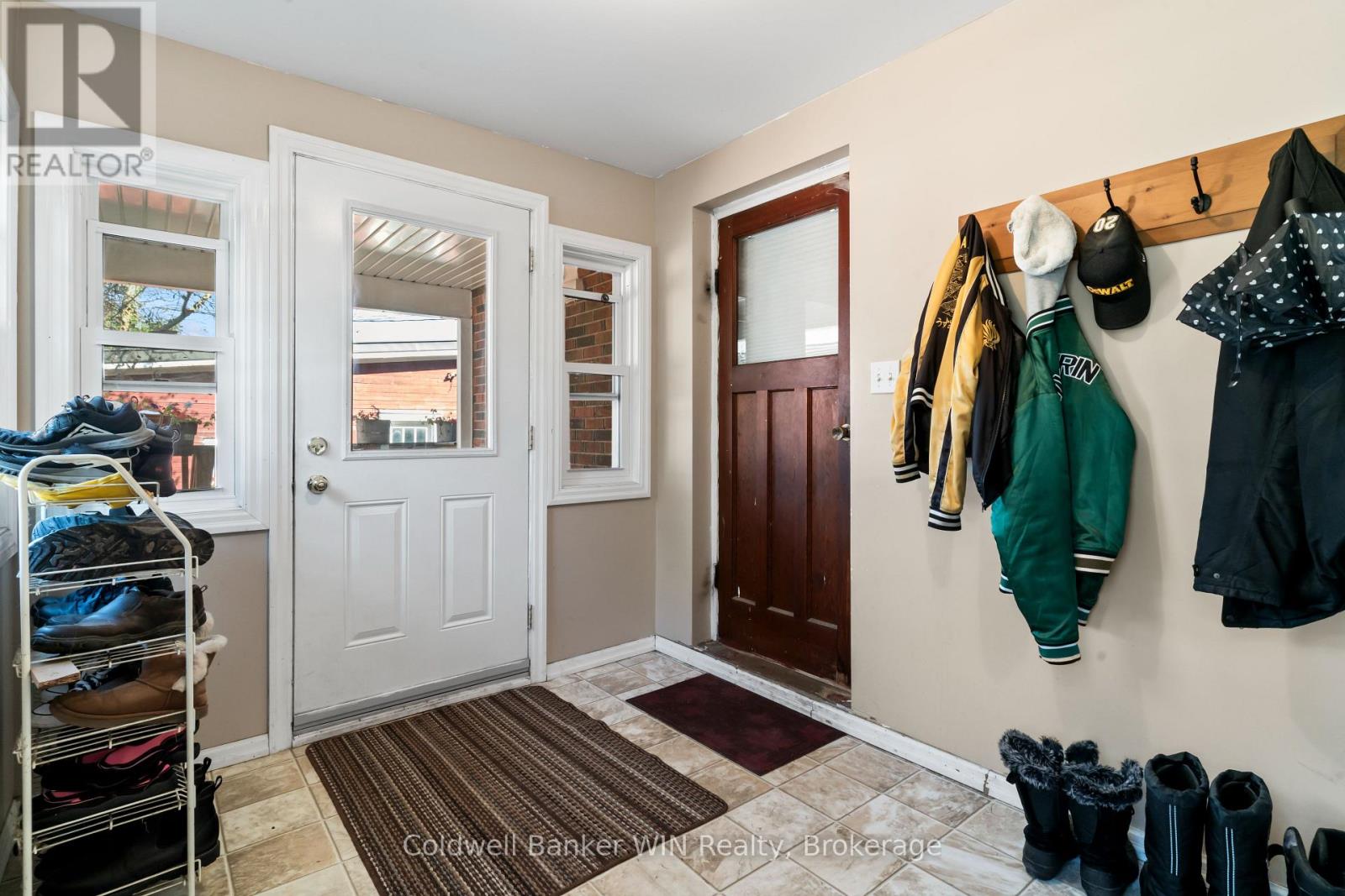 121 QUEEN STREET W - 4