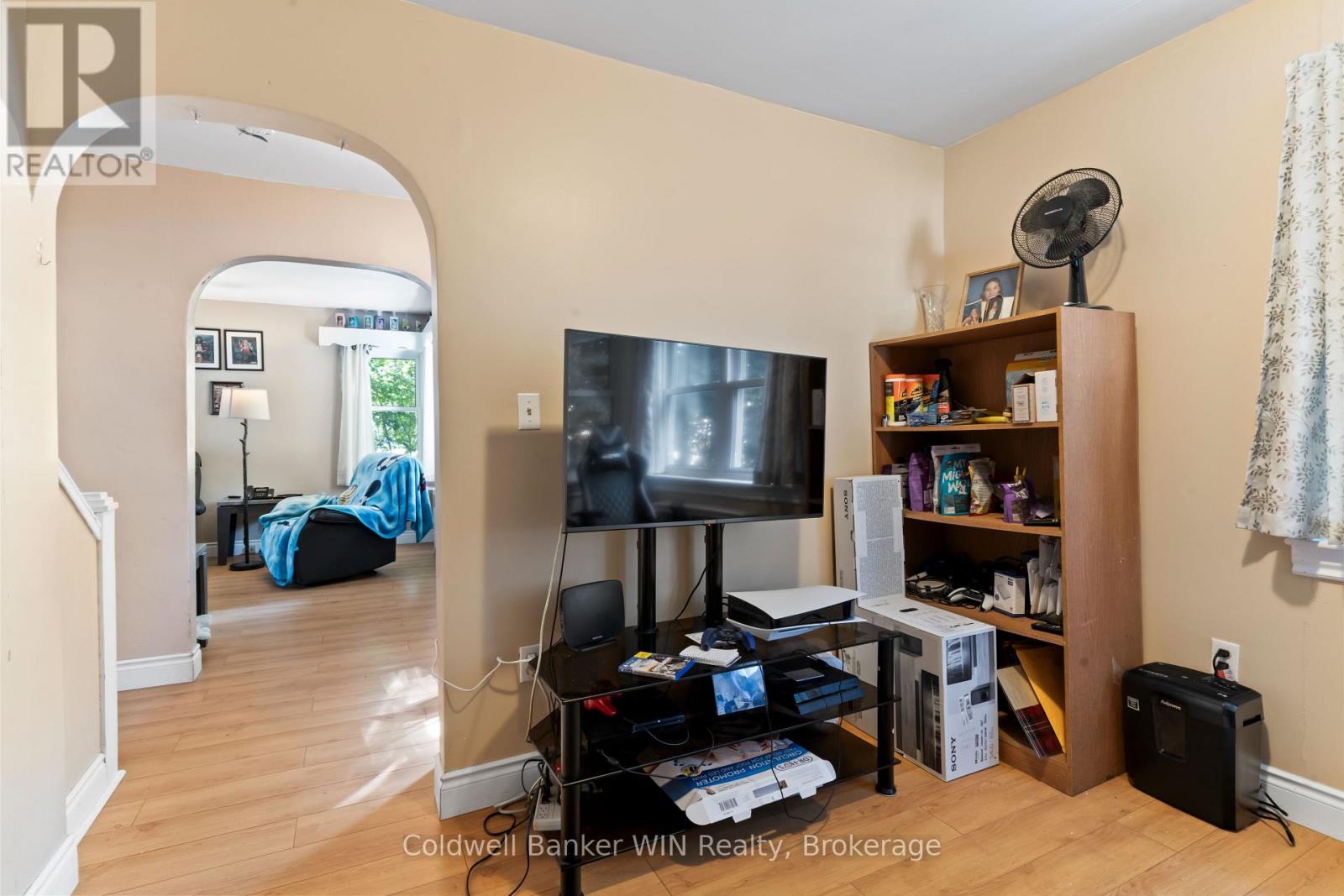 121 QUEEN STREET W - 8