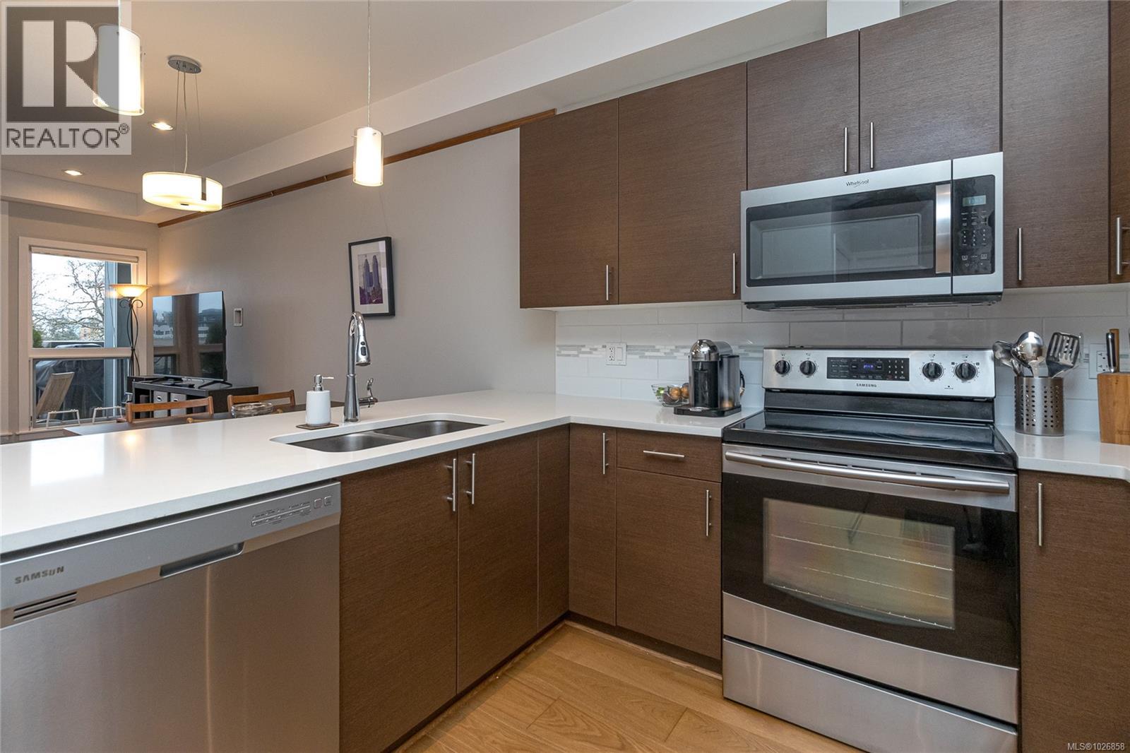 #303 924 ESQUIMALT RD - 4