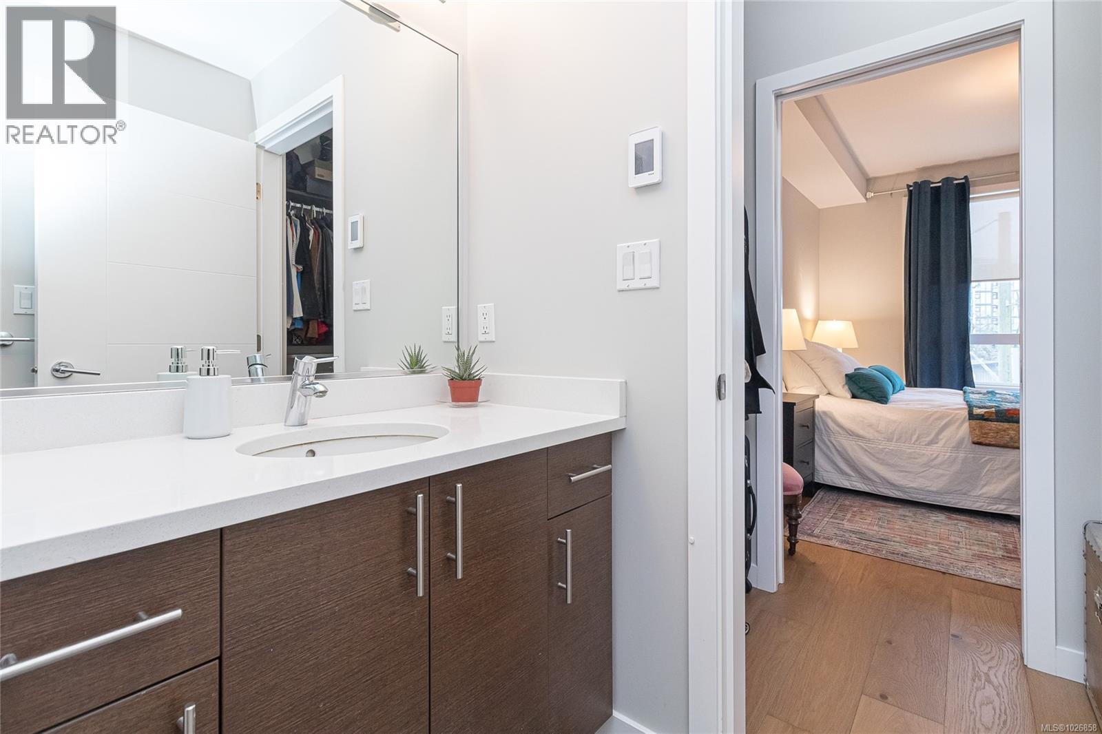 #303 924 ESQUIMALT RD - 12